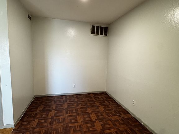 4th image of 5646 Gaston Ave #203