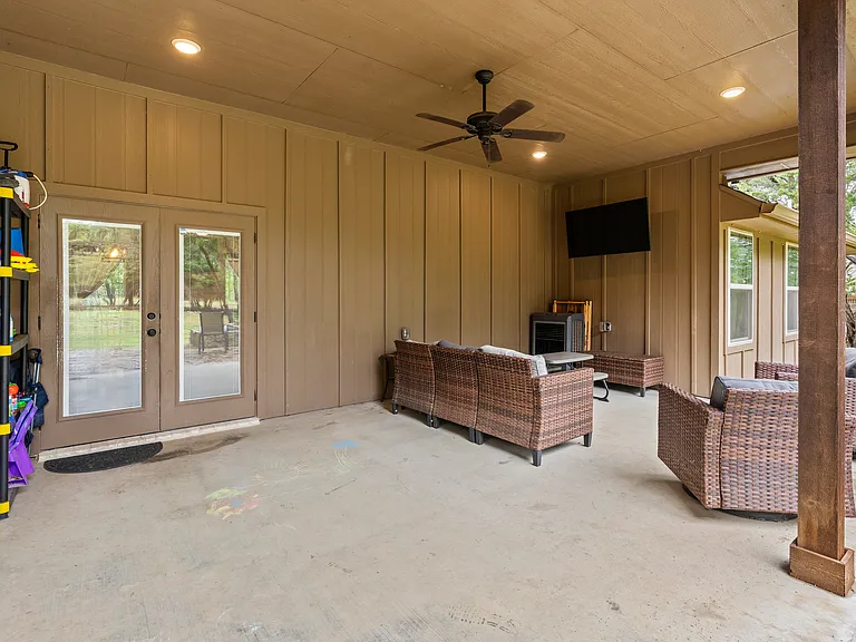 15765 Salado Dr — Photo 27