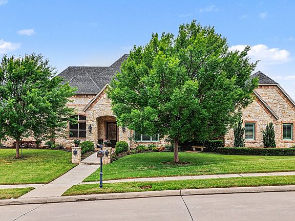 3rd image of 405 Mesa Ranch Ct