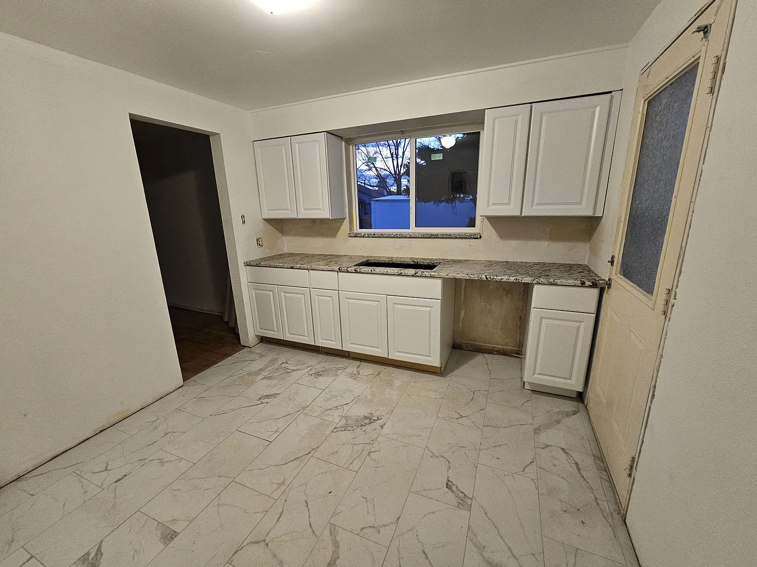 2 bed, 690 sqft, $1,950 — Photo 3