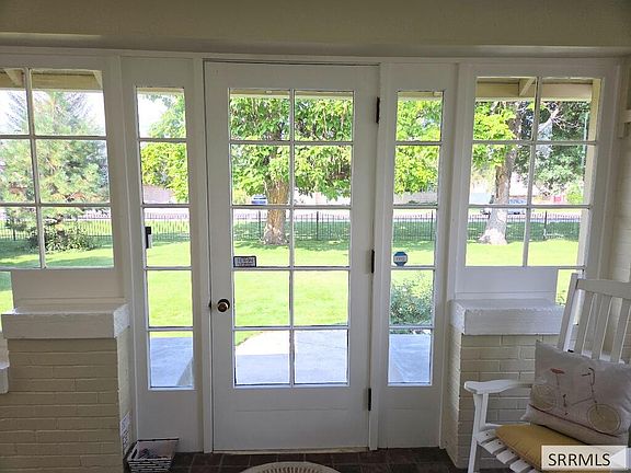 3rd image of 2015 Saint Clair Rd