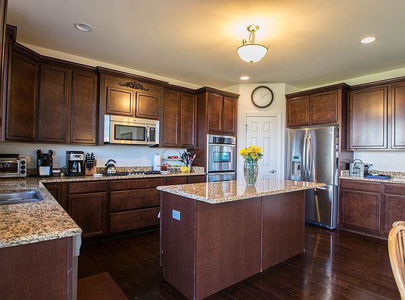 5th image of 3432 Noble Dr