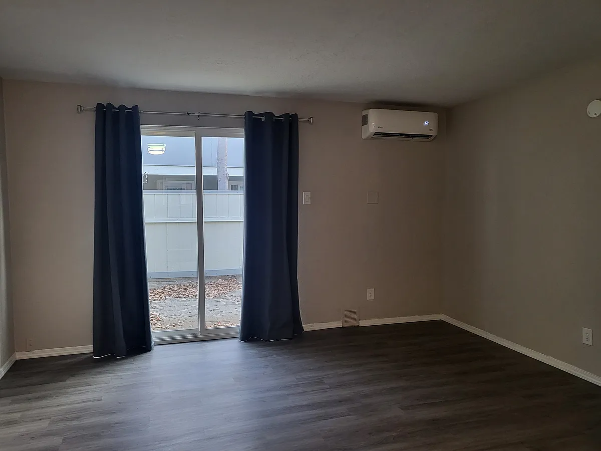Building Photo - 318 Princeton Dr SE