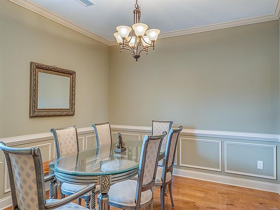 5th image of 36 Emerald Dr
