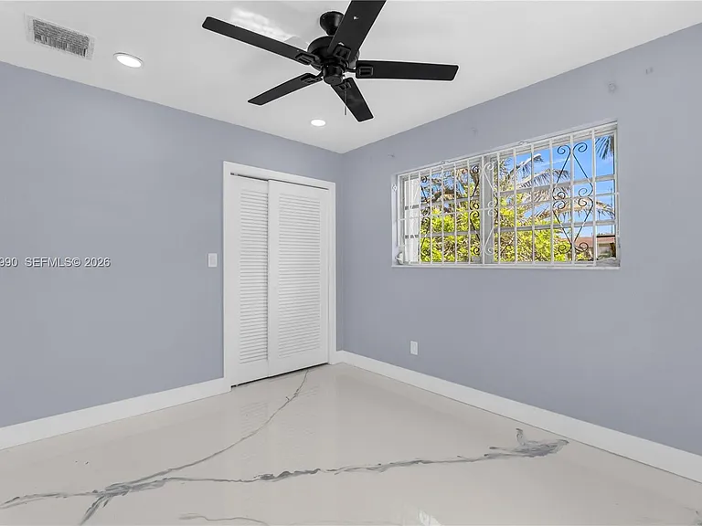 1010 NW 196th St — Photo 18