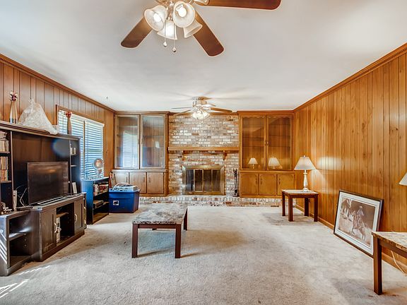 3rd image of 3722 Sweet Briar Ct SE