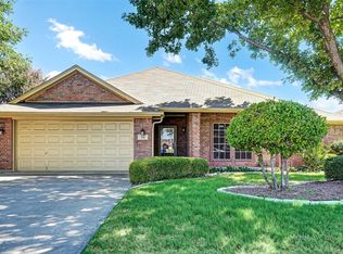 820 Heberle Dr, Burleson, TX 76028