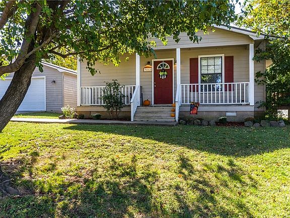 2nd image of 3812 Hollis Dr