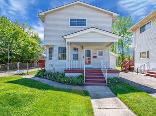 21906 Ridgeway St, Saint Clair Shores, MI 48080