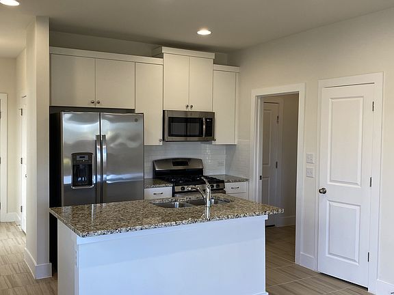 4th image of 106 Furlong Dr