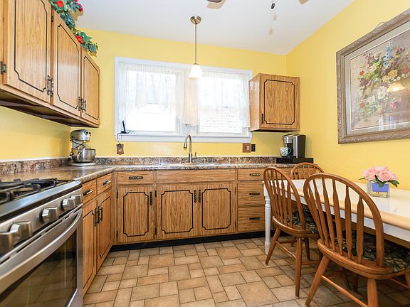 5th image of 3218 Sunnyside Ave