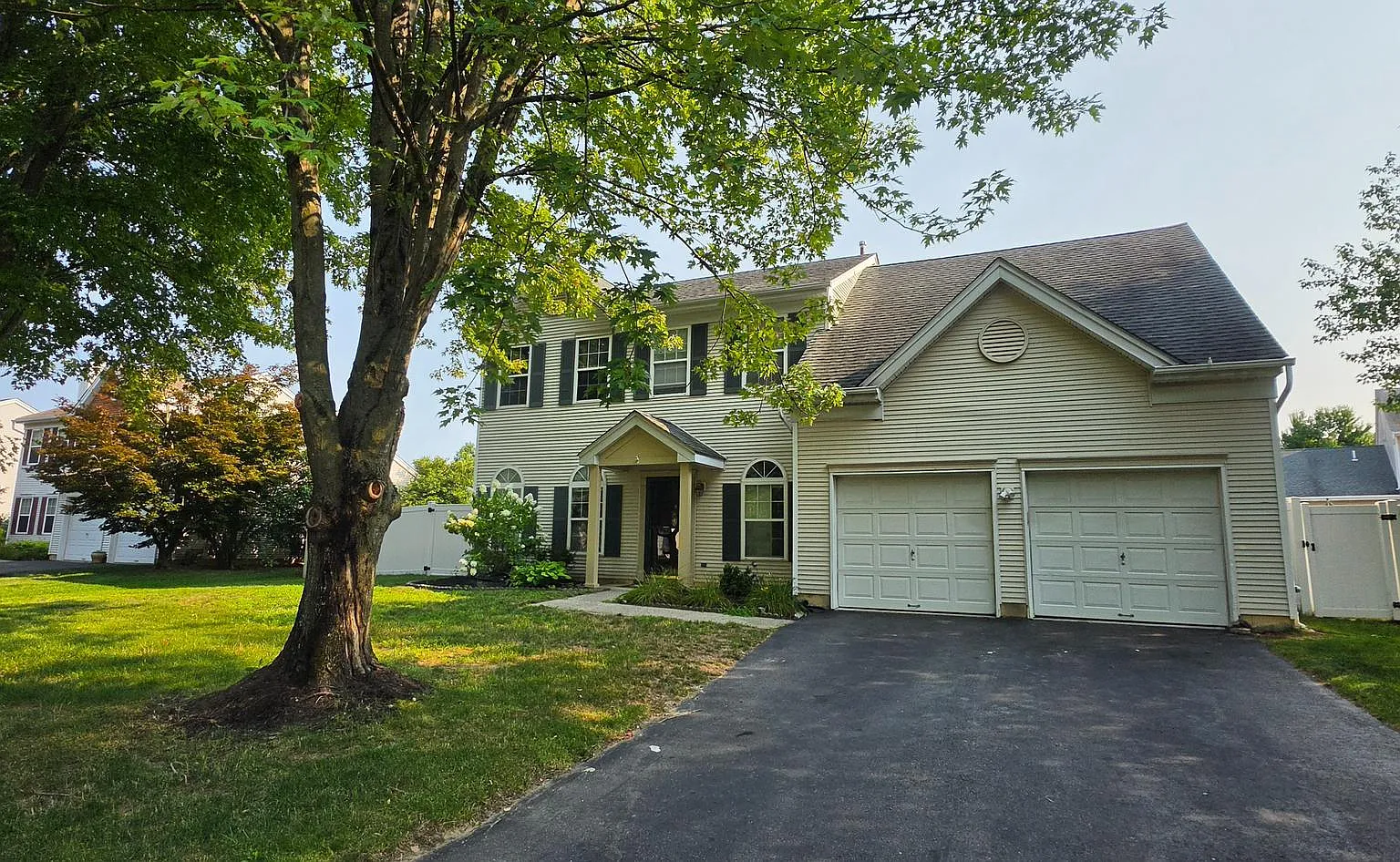 4 bed, 2.5 bath, 2184 sqft, $4,300 — Photo 1