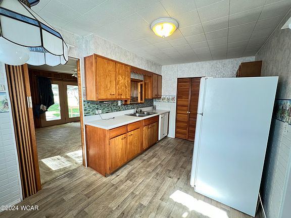 4th image of 309 Superior St