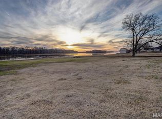 1109 W Main St, Grafton, IL 62037