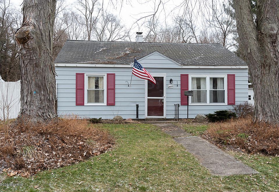 1st image of 2440 Hillsdale Ave