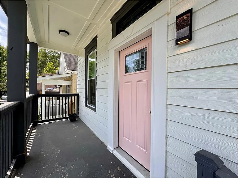 957 Coleman St SW — Photo 2