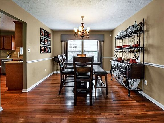 4th image of 703 Williamsburg Ct