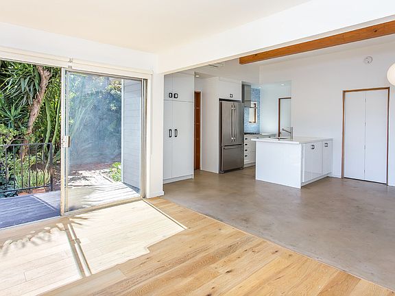 4th image of 2065 Glencoe Way #A