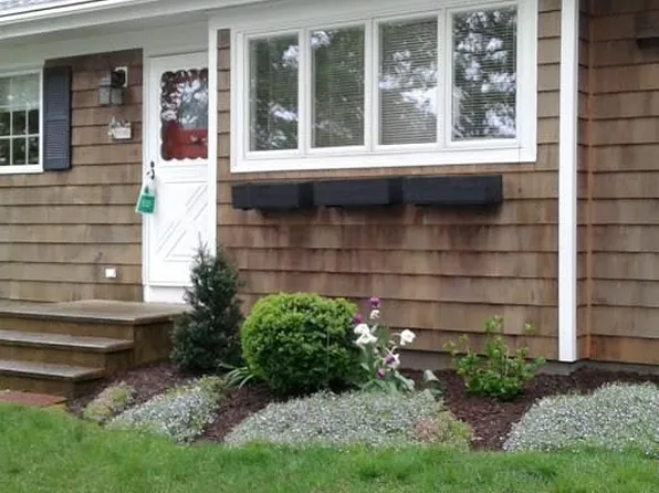 16 Verndale Dr, East Greenwich, RI 02818