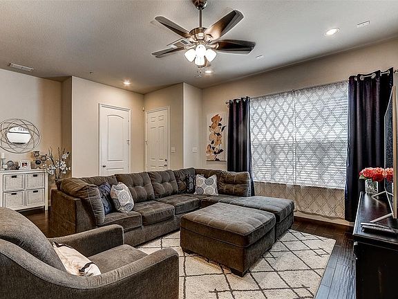 5th image of 2524 Plumas Dr