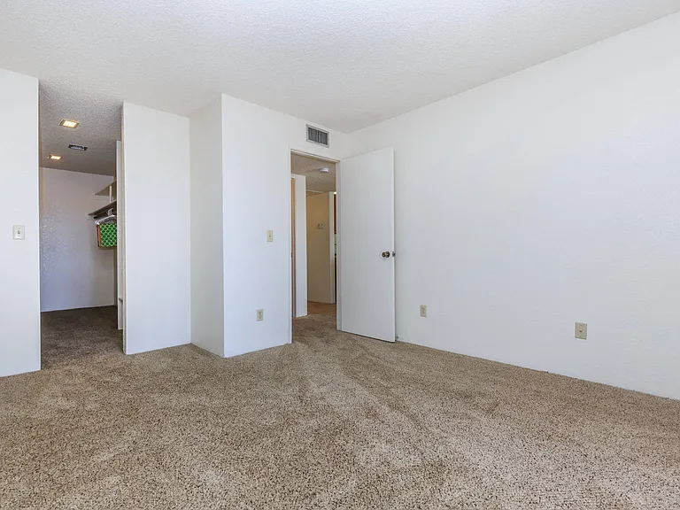 Carondelet Apartments — Photo 5