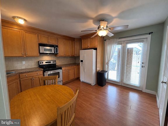 5th image of 147 Piano Dr