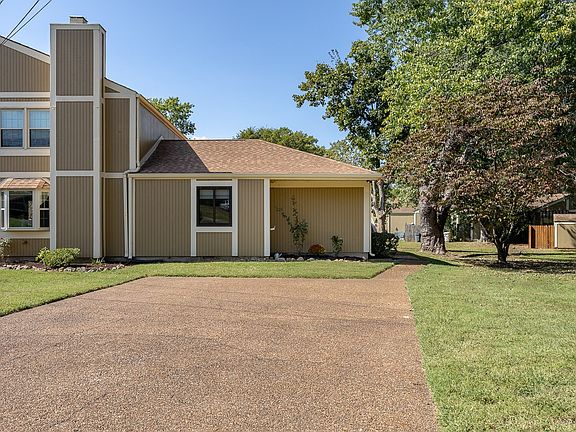 2nd image of 131 Williamsburg West Ct