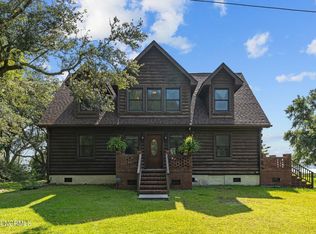 233 Point Rd, Newport, NC 28570