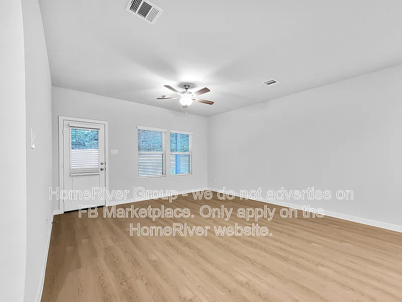 4 bed, 2.5 bath, 2003 sqft, $2,445 — Photo 4