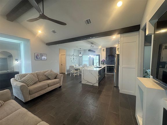 4th image of 317 Lakeview Dr