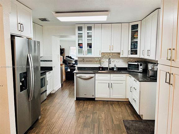 4th image of 4000 SW 82nd Ter