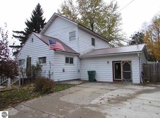 119 N 5th St, Edmore, MI 48829