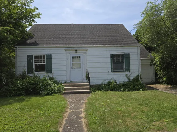 2 Woodlawn Avenue, Branford, CT 06405