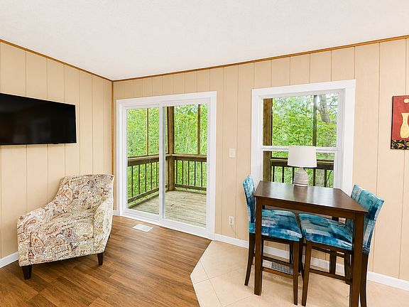 5th image of 9151 S Pointe Retreat Dr #13