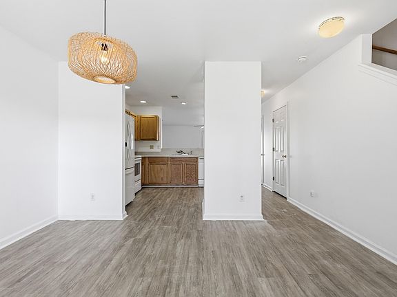 3rd image of 4826 Willow Brook Ln