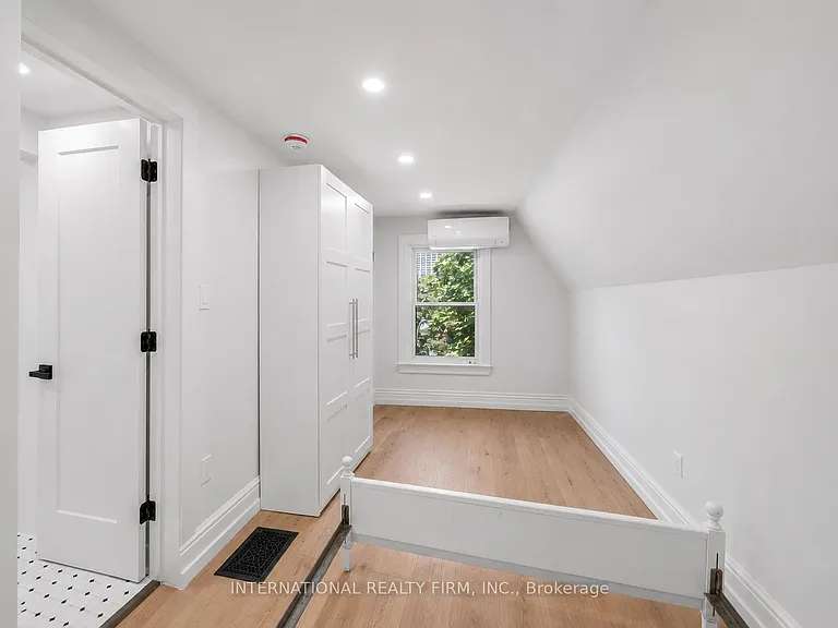 793 Dufferin St #UPPER — Photo 23