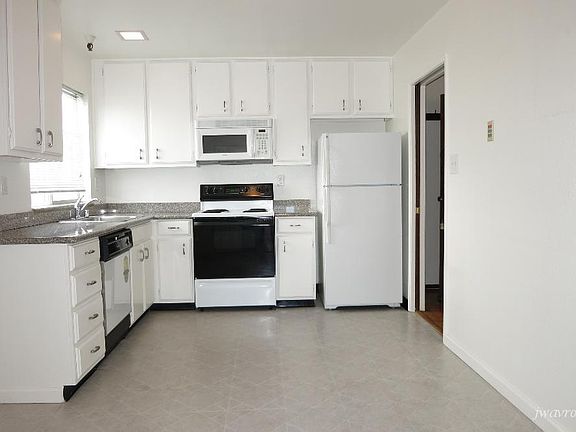2nd image of 2642 Van Ness Ave #302
