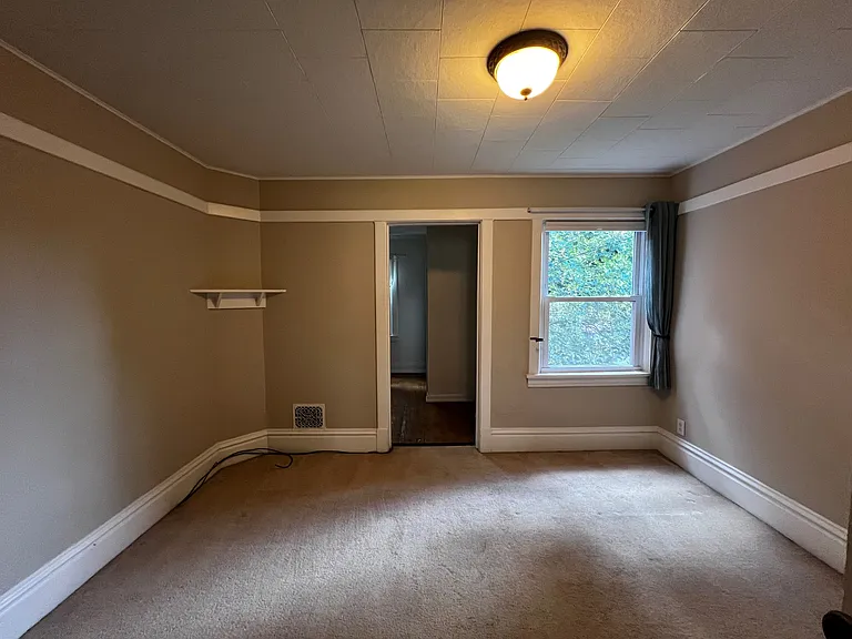 518 Lloyd St — Photo 6