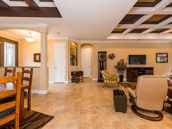 4th image of 38 Thornhill Chase Cir