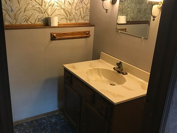 Lower level half bath