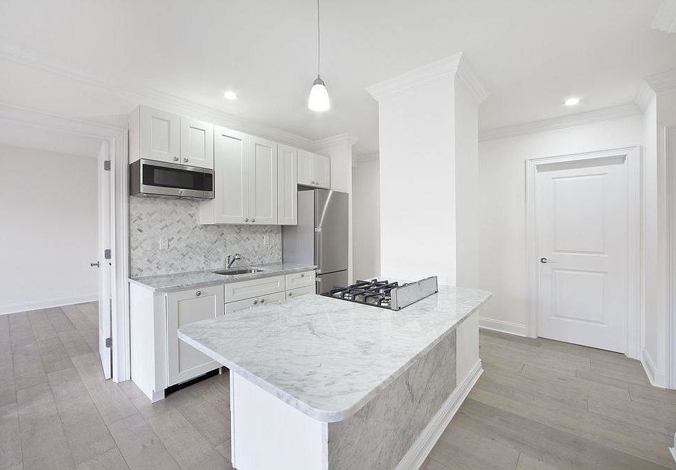 1st image of 364 Lincoln Pl APT E5