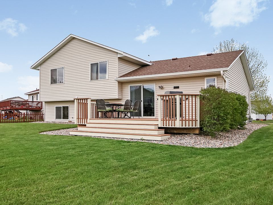 1st image of 812 Orchard Cir
