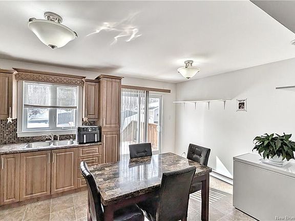 4th image of 927 Victoria Ave #925