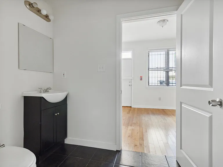 2025 N 17th St #102 — Photo 6