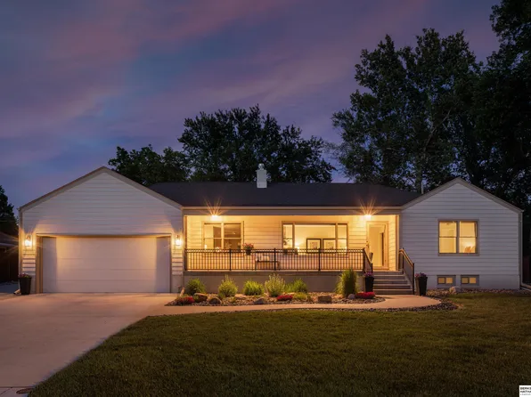 915 S 86th St, Omaha, NE 68114