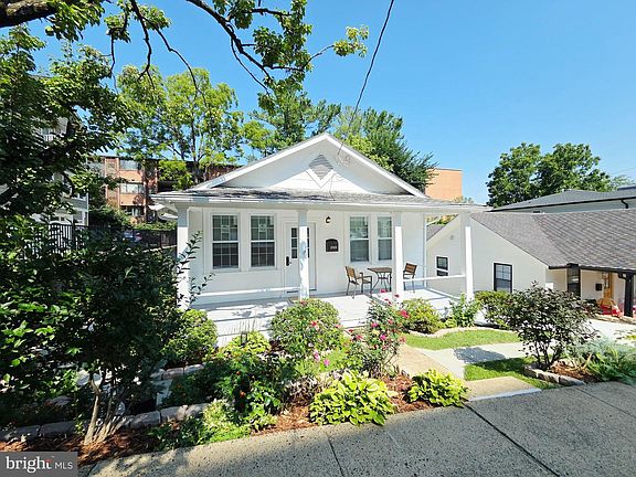 3rd image of 2122 N Thomas St