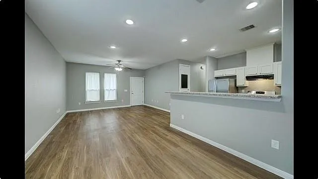 5215 Kingsbury St — Photo 3
