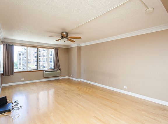 2nd image of 801 S Plymouth Ct APT 805