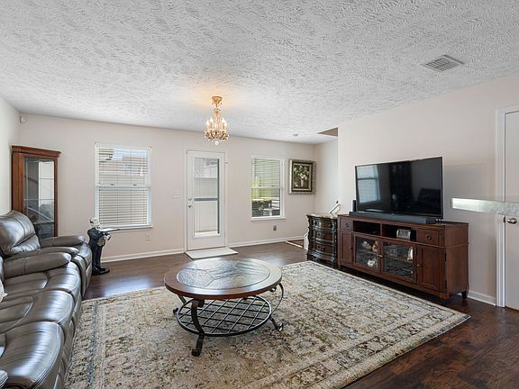 4th image of 3054 Burnt Pine Dr