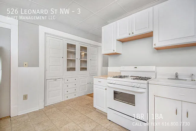 526 Leonard St NW #3 — Photo 6